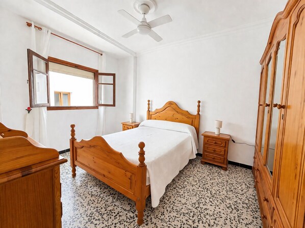 2 bedrooms, bed sheets