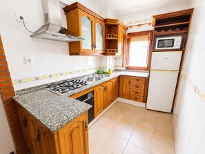 Fridge, microwave, oven, coffee/tea maker