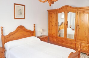 2 bedrooms, bed sheets - Apartment El Arco, in Conil. (Conil)