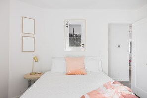 4 bedrooms, desk, iron/ironing board, WiFi