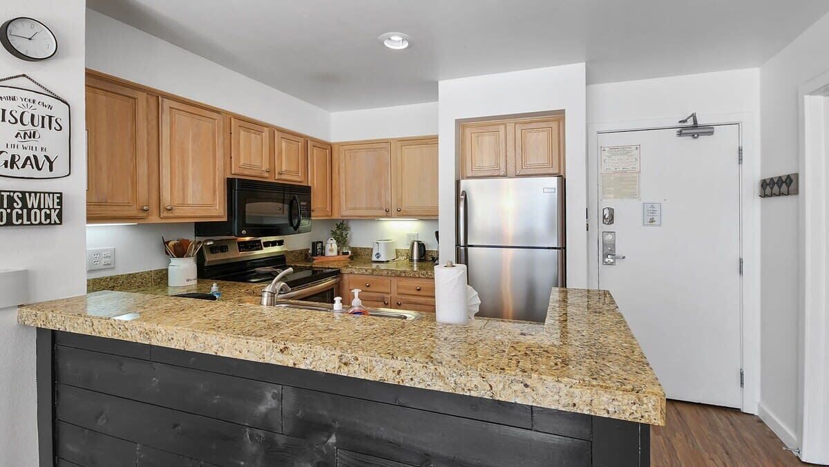 Refrigerador, microondas, horno y parrilla de estufa 