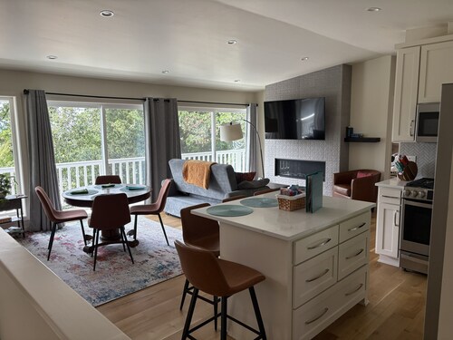 UO Sanctuary Pet-Friendly: Walk to Matt Knight, Hayward, & Autzen. 2/6 + Views!