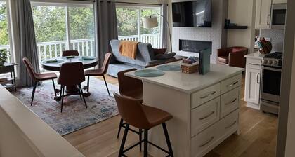 UO Sanctuary Pet-Friendly: Walk to Matt Knight, Hayward, & Autzen. 2/6 + Views!