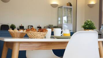 Desayuno continental (EUR 12 por persona)