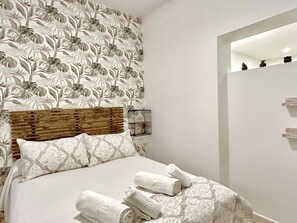 2 dormitoris, planxa i posts de planxar, Internet i roba de llit