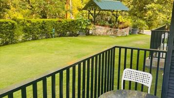 Garden Room with Balcony | Garden view