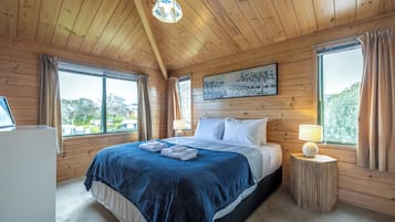 3 bedrooms, in-room safe, desk, iron/ironing board