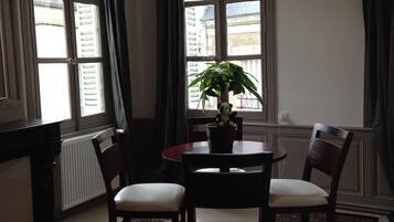 City Suite | 2 bedrooms, free WiFi