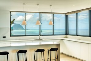 Full-sized fridge, microwave, oven, dishwasher - Legend Hill Residences & Spa (Black River)