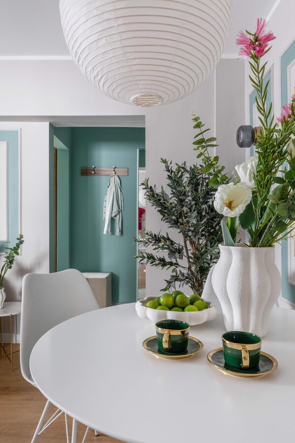 Appartement Deluxe, 1 grand lit et 1 canapé-lit, balcon, vue ville | Coin séjour