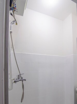 Standard Double Room | Bathroom