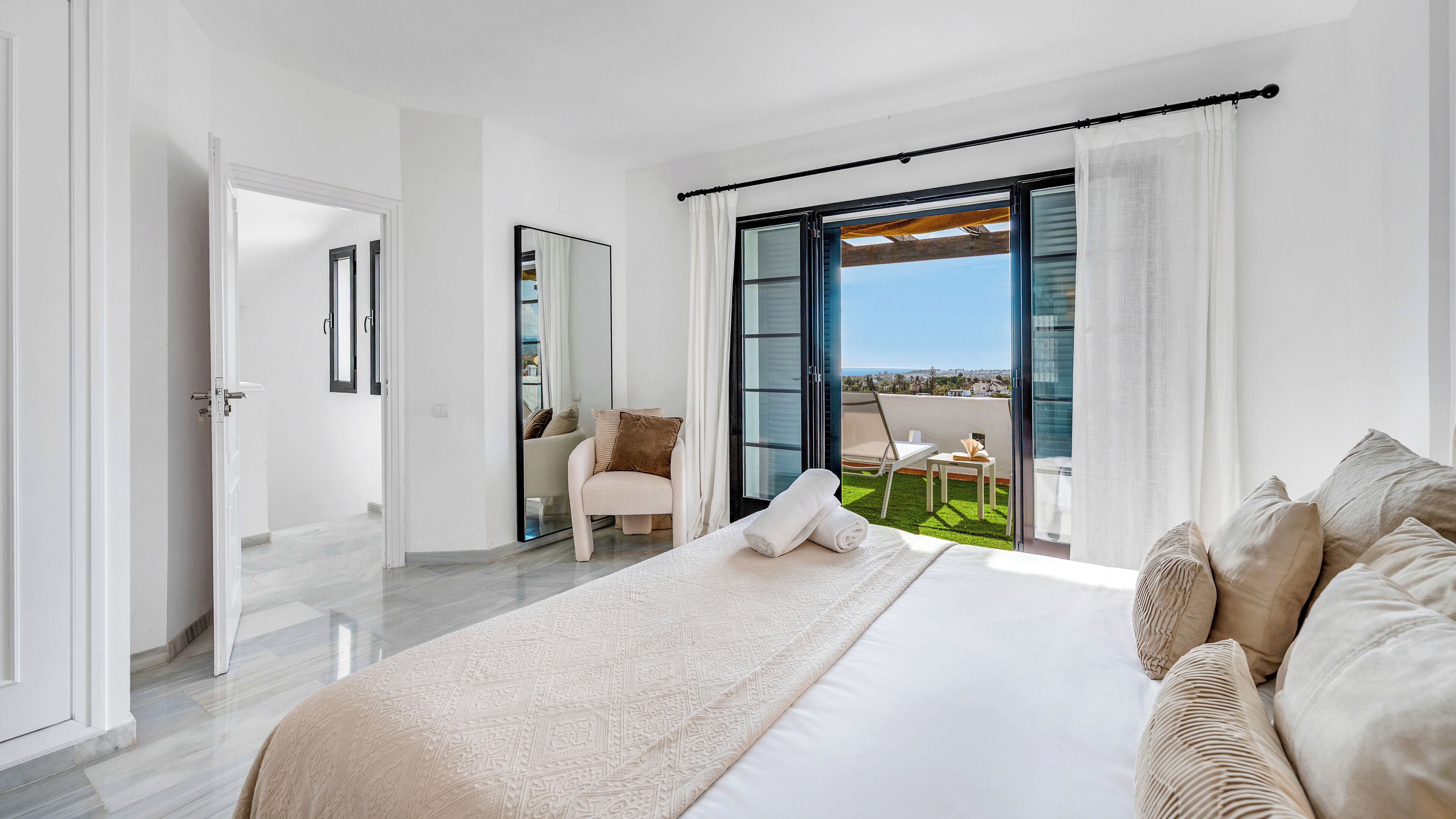 3 dormitorios, tabla de planchar con plancha, wifi gratis y ropa de cama