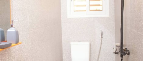 Ferienhaus, 2 Schlafzimmer, Raucher, Balkon | Badezimmer