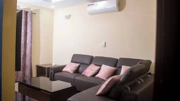 House, 2 Bedrooms, Smoking, Balcony | Living area