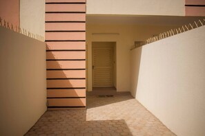 Maison, 2 chambres, fumeurs, balcon | Entrée de l’hébergement