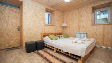 Family Room, Garden View | Free WiFi