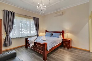 4 Schlafzimmer, Bügeleisen/Bügelbrett, kostenloses WLAN, Bettwäsche