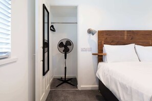 1 habitación, tabla de planchar con plancha, wifi y ropa de cama 