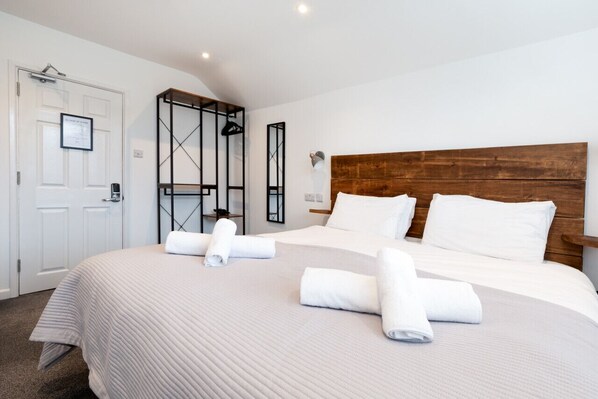 1 bedroom, iron/ironing board, free WiFi