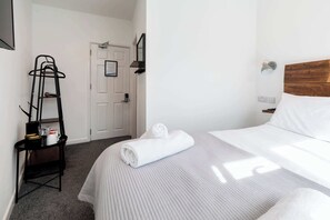 1 bedroom, iron/ironing board, bed sheets - The Nook - Room 9 - Small Double Room (St Ives)