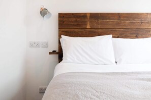 1 bedroom, iron/ironing board, bed sheets - The Nook - Room 9 - Small Double Room (St Ives)