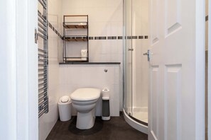 Shower - The Nook - Room 9 - Small Double Room (St Ives)