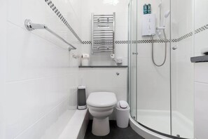 Shower - The Nook - Room 8 - Deluxe Single Room (St Ives)