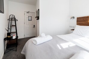 1 chambre, fer et planche Ă repasser, draps fournis