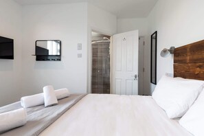 1 bedroom, iron/ironing board, free WiFi, bed sheets - The Nook - Room 10 - Deluxe King Room (St Ives)