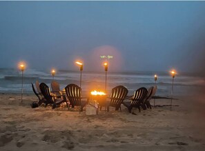 På stranden