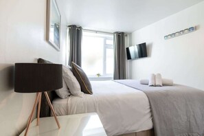 2 bedrooms, iron/ironing board, bed sheets