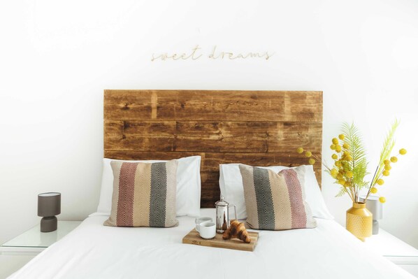 2 habitaciones, tabla de planchar con plancha y ropa de cama 