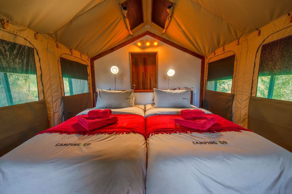 Egyptian cotton sheets, premium bedding, pillowtop beds