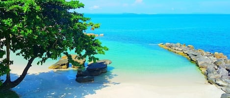 Plage privée, sable blanc