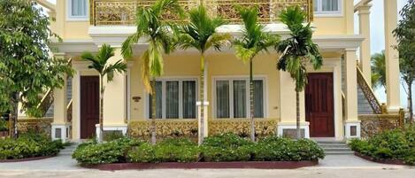 Junior-Suite, 1 Schlafzimmer, Nichtraucher, KĂŒhlschrank | Zimmersafe, BĂŒgeleisen/BĂŒgelbrett, kostenloses WLAN