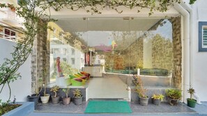 Reception - iROOMZ Rich Queen House Cottage (Coonoor)