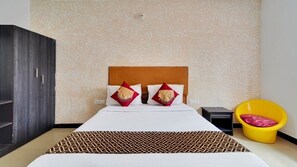 1 bedroom, desk, soundproofing, free WiFi - iROOMZ Rich Queen House Cottage (Coonoor)
