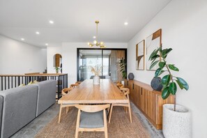 In-room dining - Berawa Townhouse 7 by Betterplace (Canggu)