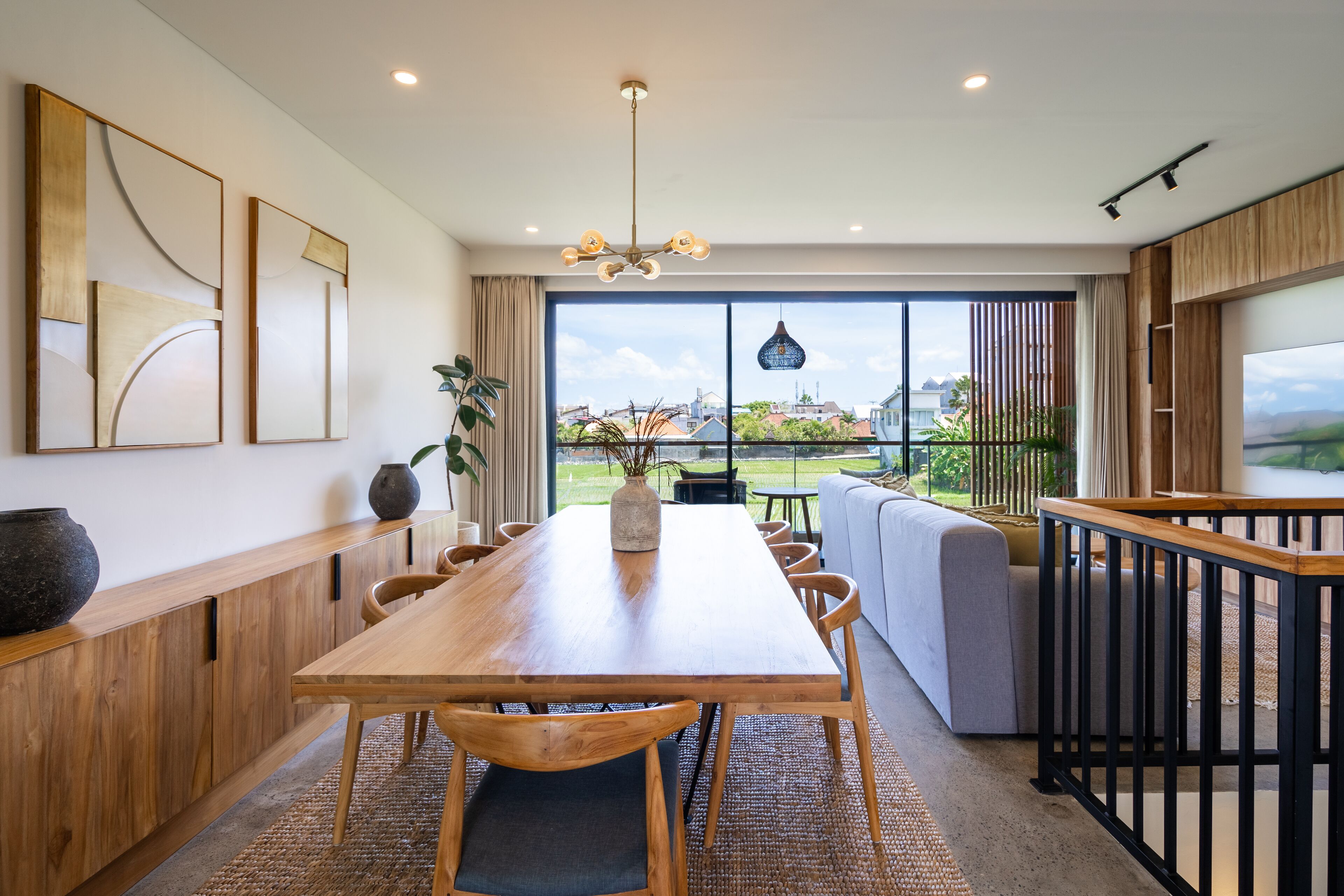 ヴィラ | リビング エリア | 35 インチの液晶テレビ (デジタル放送視聴可)