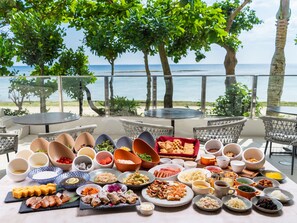 Desayuno todos los días (con cargo)