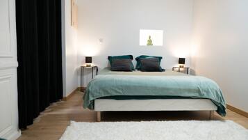 1 slaapkamer, een strijkplank/strijkijzer, wifi, beddengoed