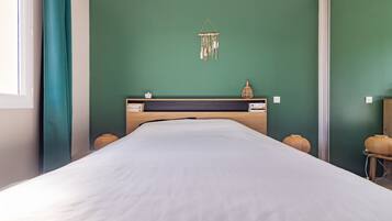 4 bedrooms, free WiFi, bed sheets