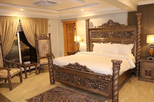 Executive Apartment, 3 Bedrooms | Egyptian cotton sheets, premium bedding, minibar, in-room safe