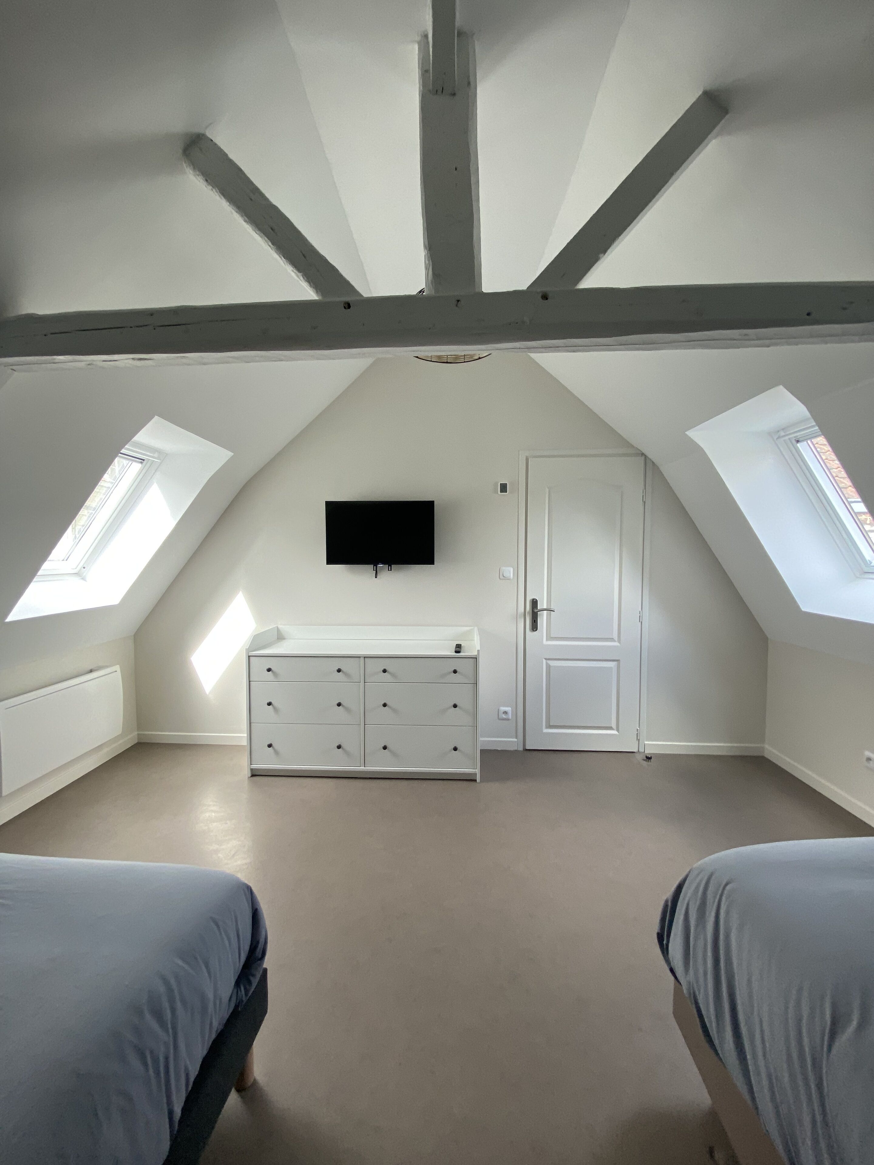 Design Townhome | 5 bedrooms, premium bedding, blackout drapes, iron/ironing board