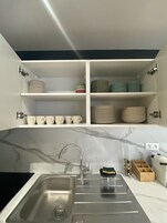 Design Townhome | Private kitchen | Full-size fridge, microwave, oven, stovetop