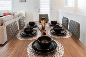 Dining - SW Master Bedrooms 15mins Strip (Spring Valley)