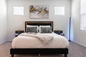 3 bedrooms, iron/ironing board, WiFi, bed sheets - SW Master Bedrooms 15mins Strip (Spring Valley)