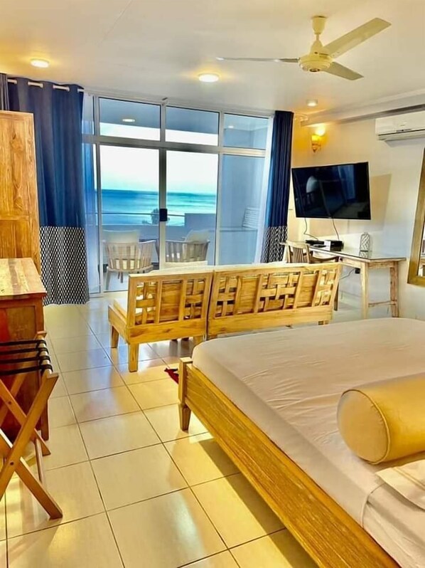 Panoramic Apartment | Desk, free WiFi, bed sheets - Beau Vallon Studios (Mahé Island)