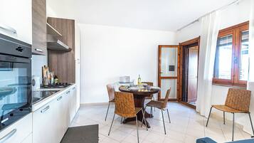 Standard Townhome, Multiple Bedrooms (3 Le Perle Di Stintino) | Private kitchen | Fridge, oven, stovetop, coffee/tea maker