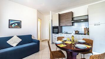 Standard Townhome, Multiple Bedrooms (3 Le Perle Di Stintino) | Living area | 21-inch TV with digital channels